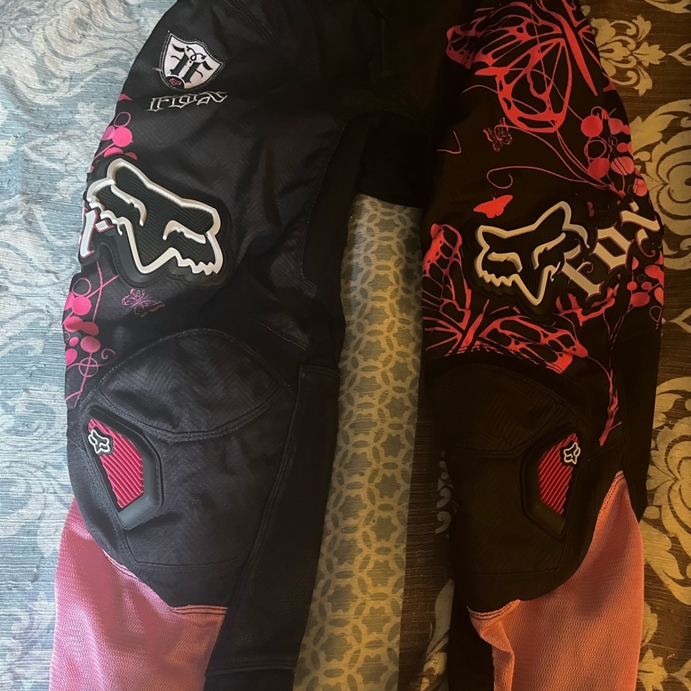 Fox Women’s Black and Pink Graphic Pants